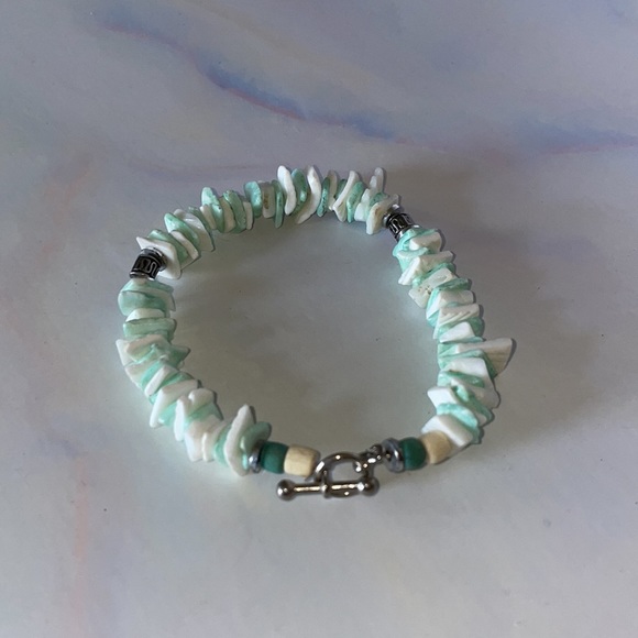 Teal and white pooka shell bracelet - Picture 2 of 2
